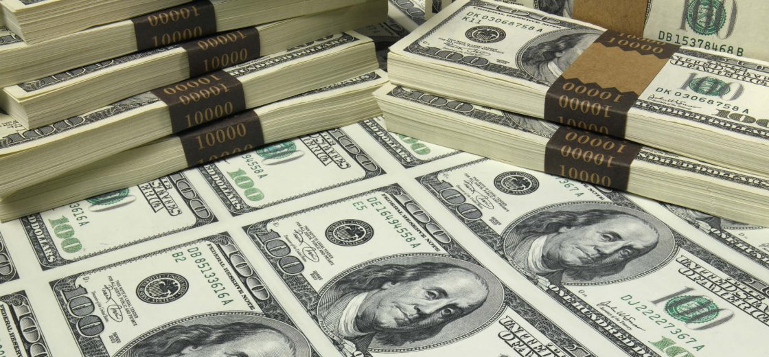 Dólar fecha quinta-feira (04) em baixa