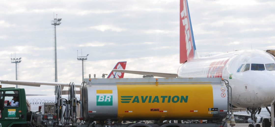 Decreto zera imposto do combustível de aviação